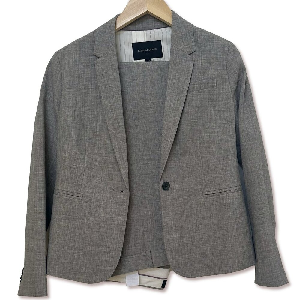 Banana Republic Gray Suit 4P